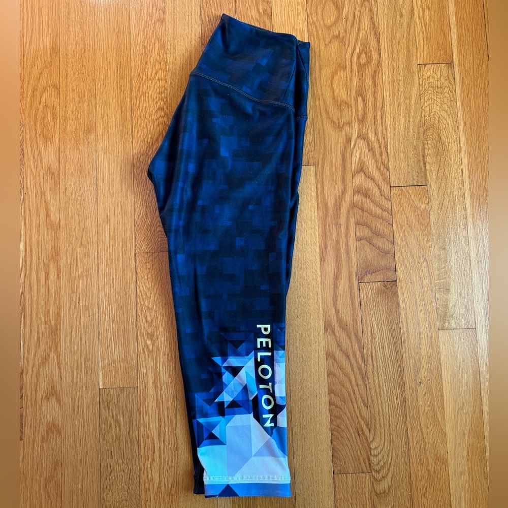 Peloton cropped leggings size M